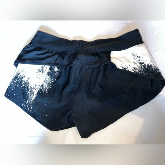 Nike shorts (17) - Picture 2 of 3